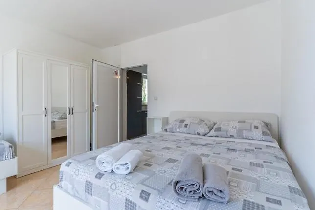 Apartment In Cres With Balcony, Ac, Wifi, Washing Machine 4249-3