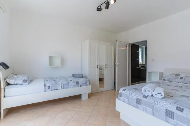 Apartment In Cres With Balcony, Ac, Wifi, Washing Machine 4249-3 0*,